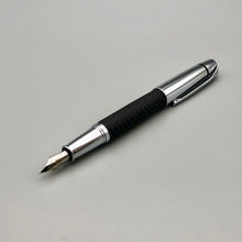 Laden Sie das Bild in den Galerie-Viewer, Poem schwarz/chrom X-Pen Füller