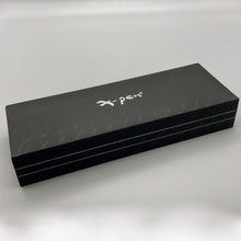 Laden Sie das Bild in den Galerie-Viewer, X-pen Geschenk Etui - Original Gusswerk Online Shop