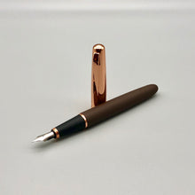 Laden Sie das Bild in den Galerie-Viewer, Crown rotgold/braun X-Pen Füller