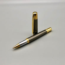 Laden Sie das Bild in den Galerie-Viewer, Symphony titan/gold X-Pen Tintenroller