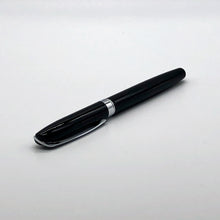 Laden Sie das Bild in den Galerie-Viewer, Legend schwarz/chrom X-Pen Füller geschlossen