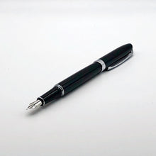 Laden Sie das Bild in den Galerie-Viewer, Legend schwarz/chrom X-Pen Füller offen Kappe gesteckt